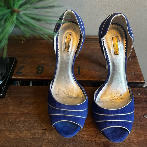 Peep toe blue suede with silver trim and thick clear heel by Report Signature - Picture 4 of 5
